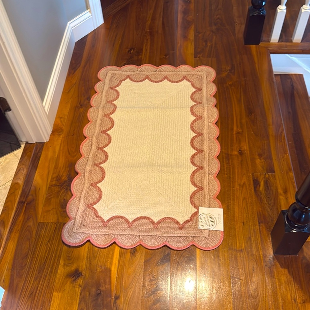 NWT global marketplace scalloped pink and cream accent rug